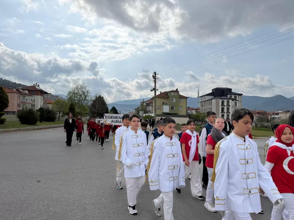 Bucak’ta 23 Nisan coşkusu 106. Yıl dolu dolu kutlandı