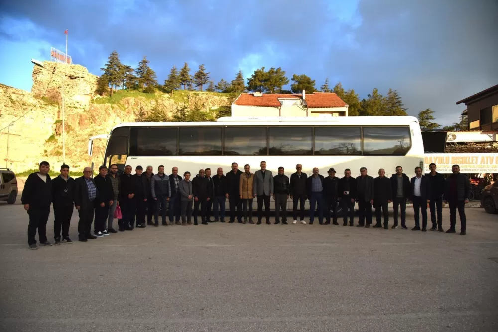 Bucaklı çiftçiler Konya Yolunda Eğirdir'de mola verdi! Başkan Özer sofrasını üreticiye açtı