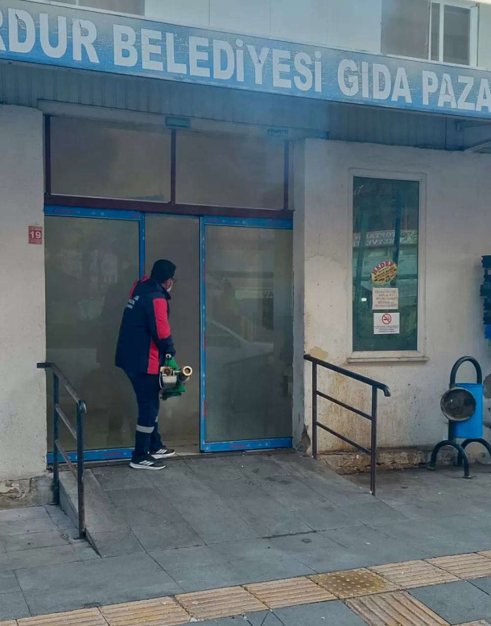 Burdur Belediyesinden yaz öncesi ilaçlama seferberliği