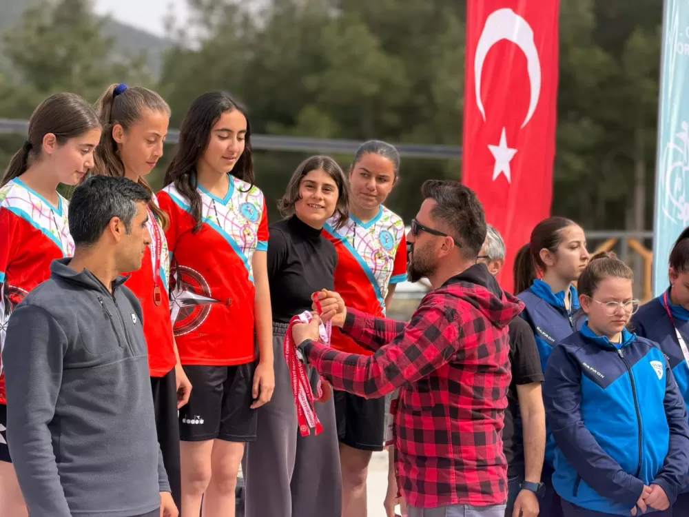 Bucak’ta oryantiring heyecanı 17 İlden 400 sporcu kıyasıya yarıştı