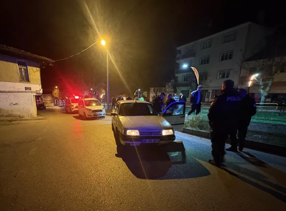 Kastamonu Tosya'da pes dedirten gecenin olayı  Kızını Rahatsız ettiler Baba uyarınca Dövüp Kaçtılar 