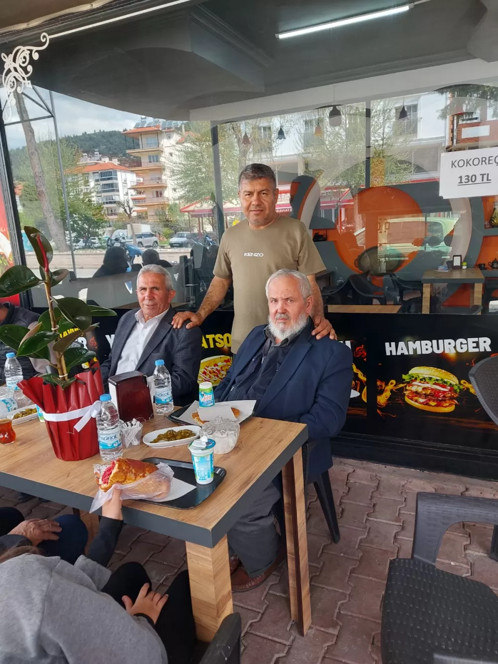 Bucak’ta Acar Fast Food Yenilenen Yüzüyle Açıldı