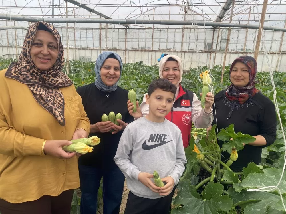 Antalya'da Seradan Pazara Kadın Emeğiyle Büyük Başarı