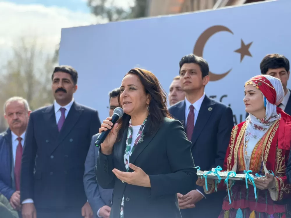 Burdur Tren Garı yeniden hayat buldu Atıl depolar modern sosyal alanlara dönüştürüldü