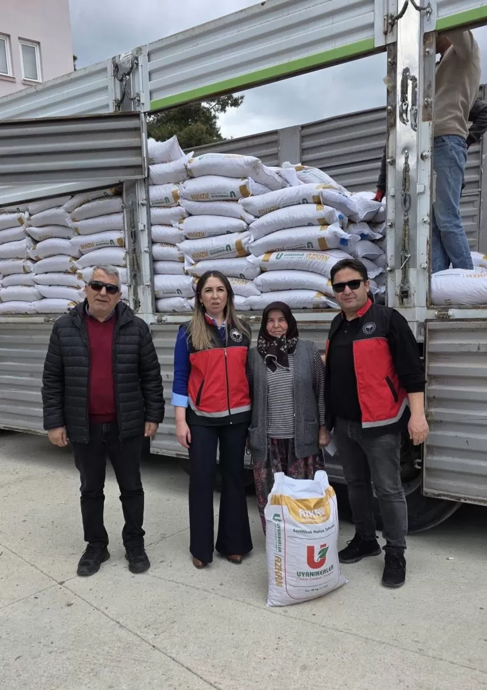 Antalya Korkuteli ve Döşemealtı İlçelerinde Çiftçiye 17 Tonluk Nohut Tohumu Desteği