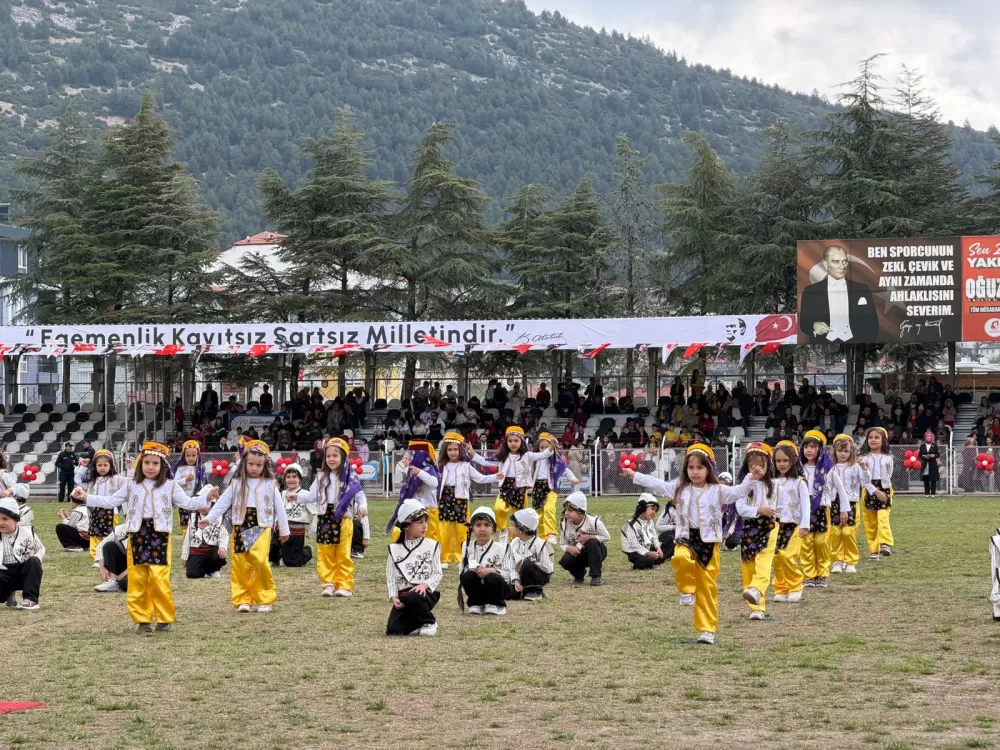 Bucak’ta 23 Nisan coşkusu 106. Yıl dolu dolu kutlandı