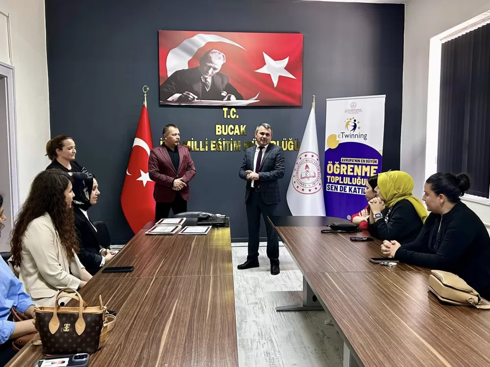 Bucak'ta Başarılı Öğretmenlere Belgeleri Verildi