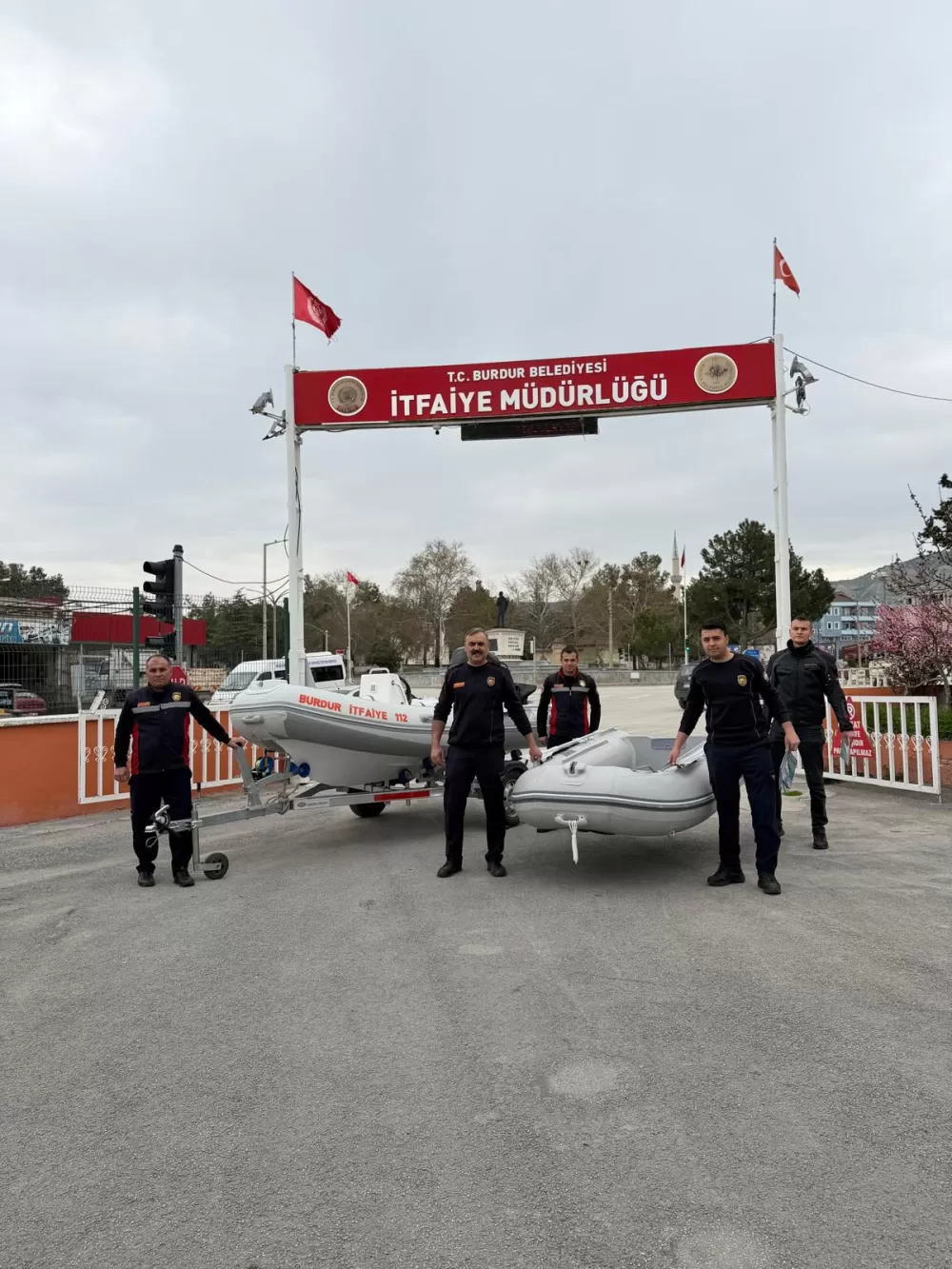 Burdur Belediyesi itfaiye envanterine zodiac bot ekledi