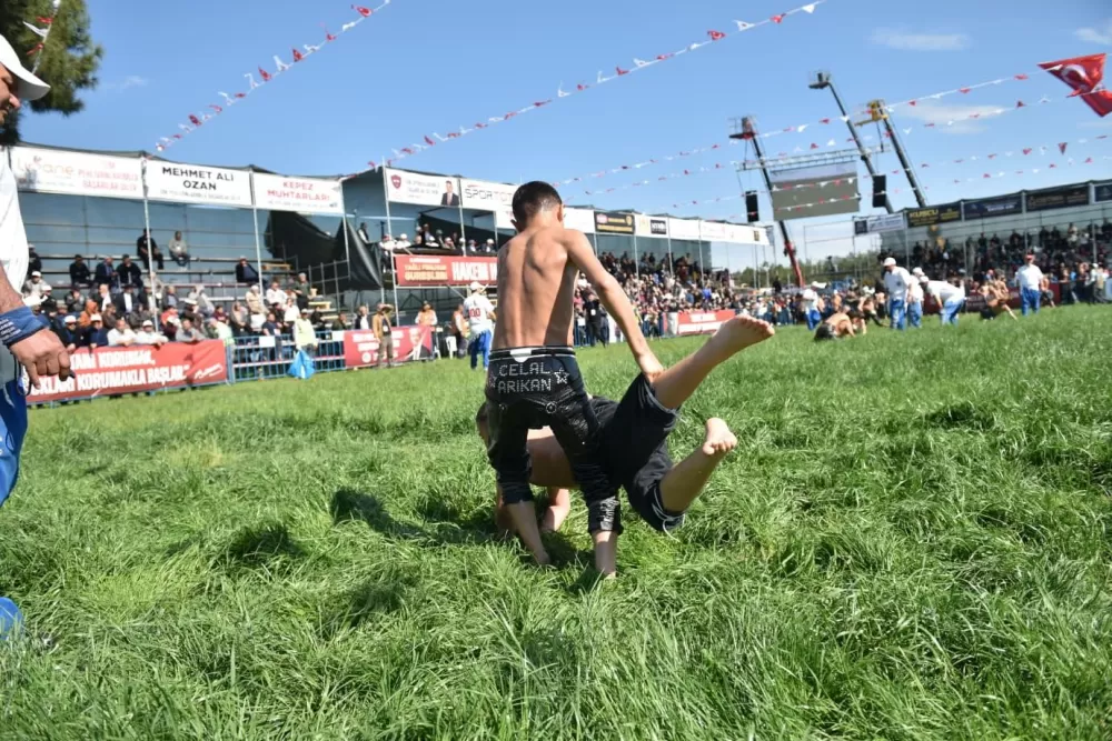 Güreşin Başkenti Antalya Kepez'de 12 yıl sonra  pehlivanlar dualı çayıra çıktı Başpehlivan kim olur ?