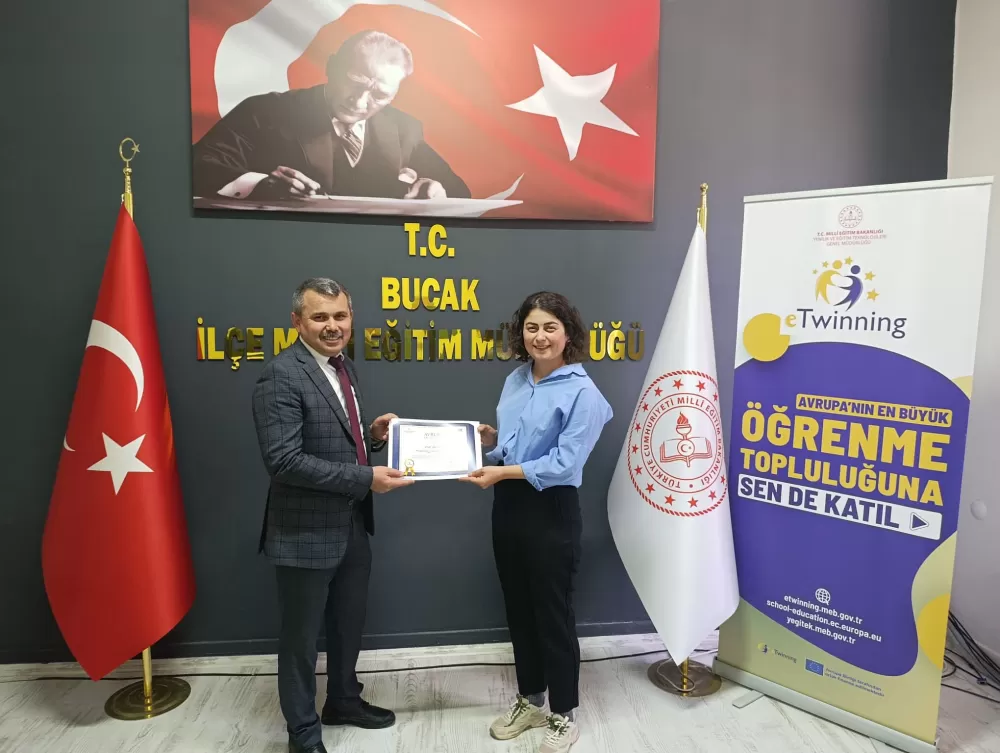 Bucak'ta Başarılı Öğretmenlere Belgeleri Verildi