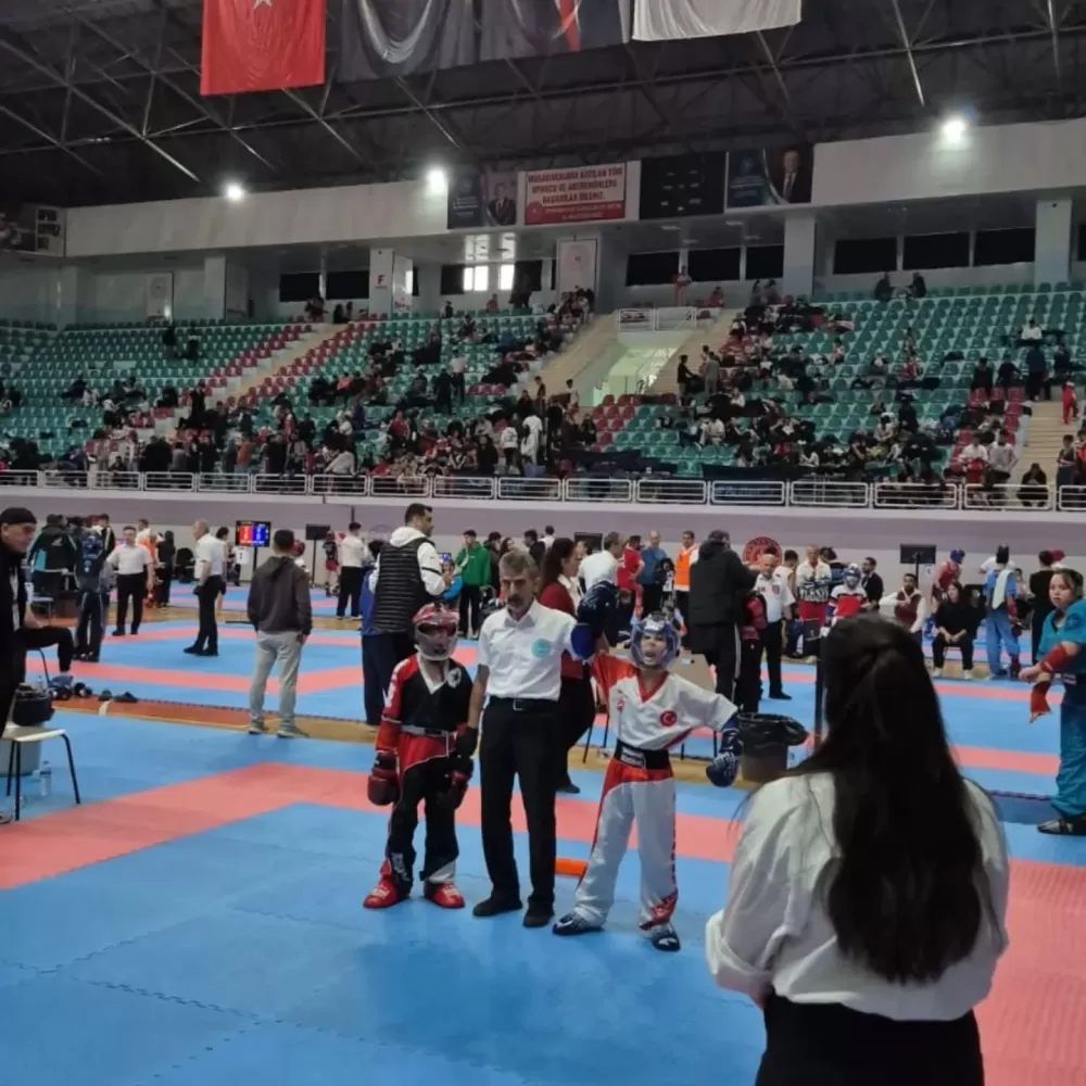 Burdurlu kick boksçular Diyarbakır'da ringi salladı! 6 madalya ile döndüler