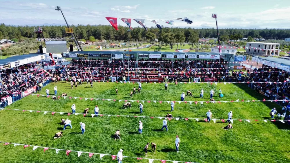 Güreşin Başkenti Antalya Kepez'de 12 yıl sonra  pehlivanlar dualı çayıra çıktı Başpehlivan kim olur ?