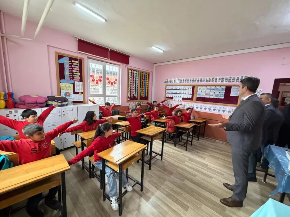 Kaymakam Kuruca Susuz ilk ve ortaokulunu ziyaret ederek öğrencilerle buluştu