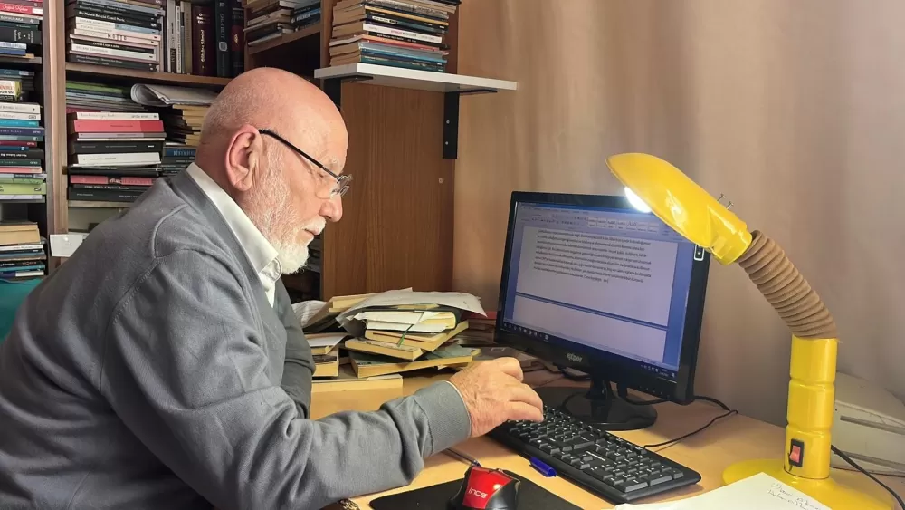 Kitap aşkı çocuklukta başladı, 11 bin kitaba ulaştı