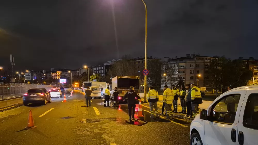 Ankara Çankaya'da Motor İle Otomobilin karıştığı kazada motor sürücüsü ağır yaralandı 