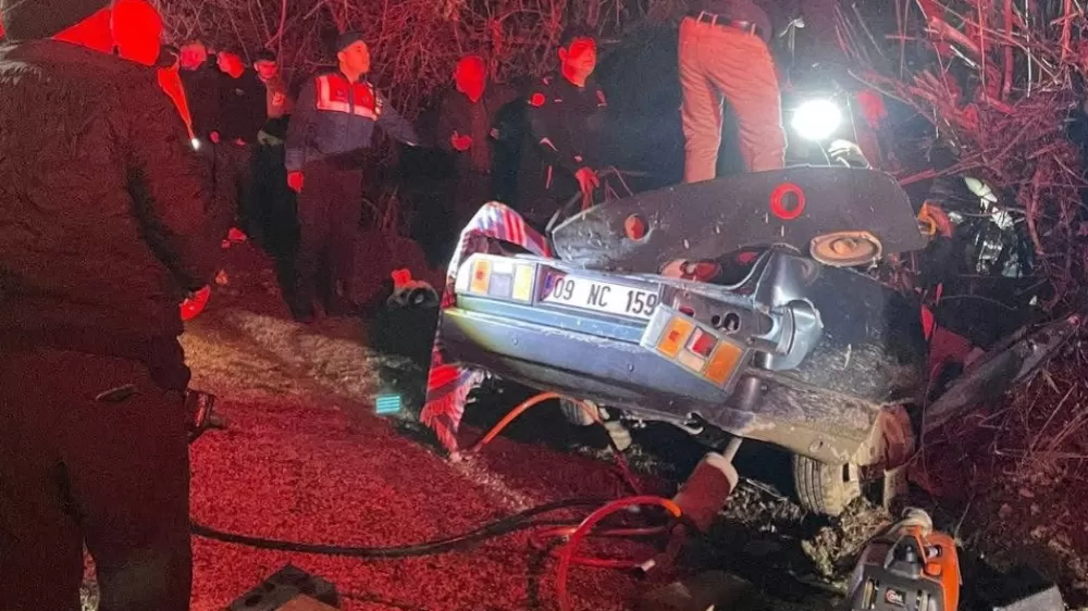 Antalya  Korkuteli  Gece yarısı feci kaza 3  ölü 1 ağır yaralı