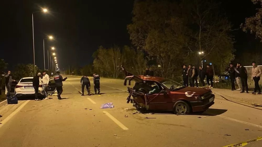 Antalya -Kumluca- Finike Yolunda iki araç çarpıştı 1 kişi hayatını kaybetti