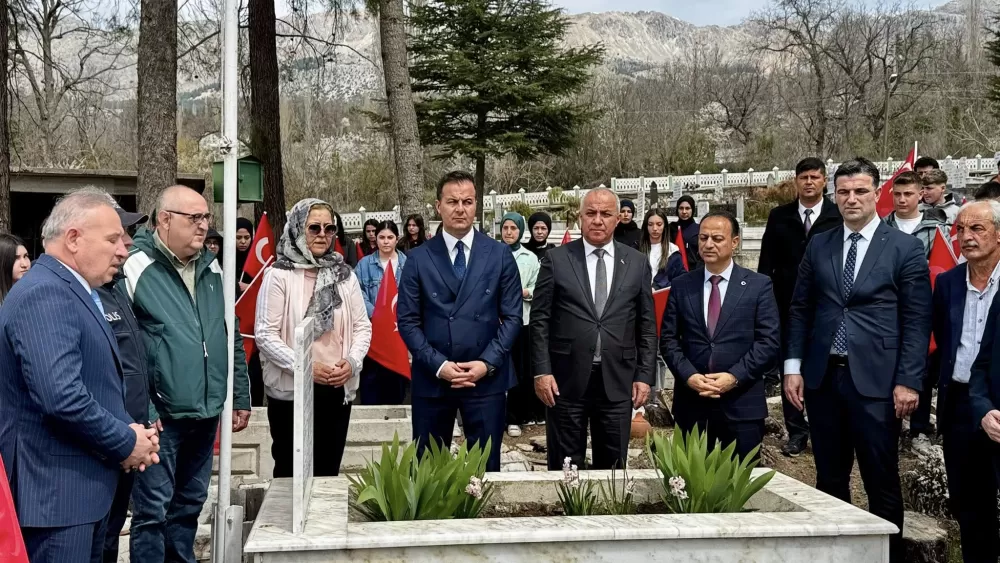 Ağlasun’da Şehit Öğretmen Bayram Yeşil sene-i devriyesinde dualarla anıldı