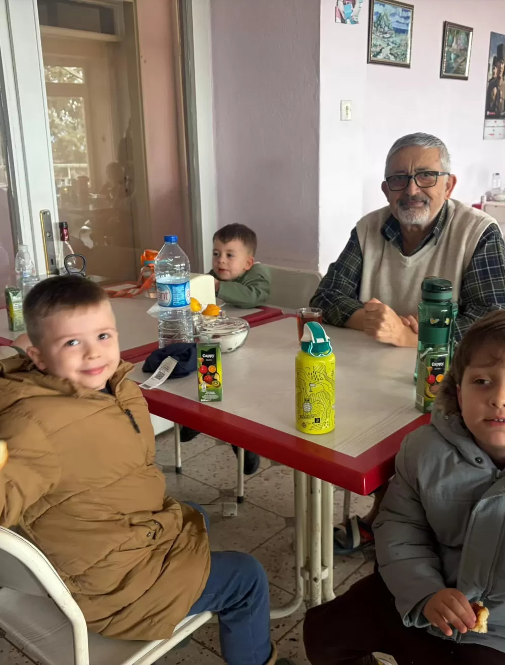 Bahçeşehir Koleji Anaokulu öğrencilerinden huzurevine anlamlı ziyaret