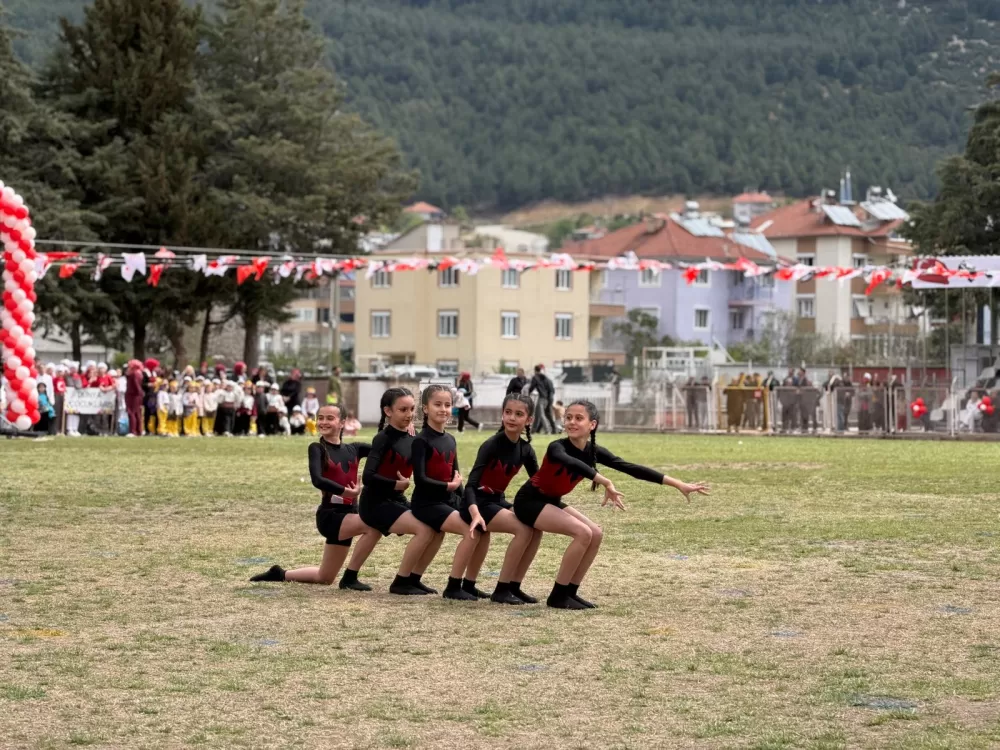 Bucak’ta 23 Nisan coşkusu 106. Yıl dolu dolu kutlandı