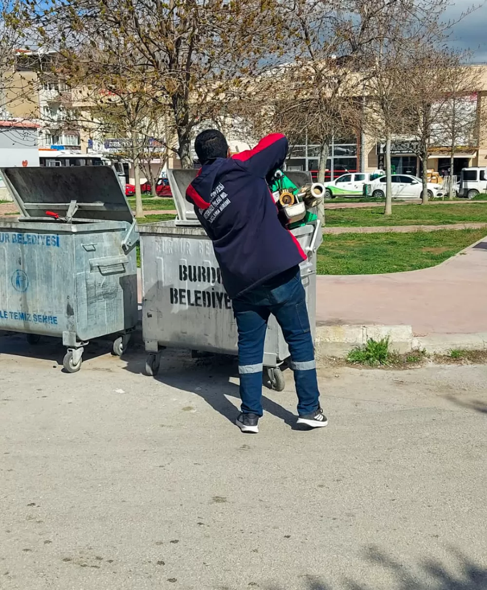 Burdur Belediyesinden yaz öncesi ilaçlama seferberliği