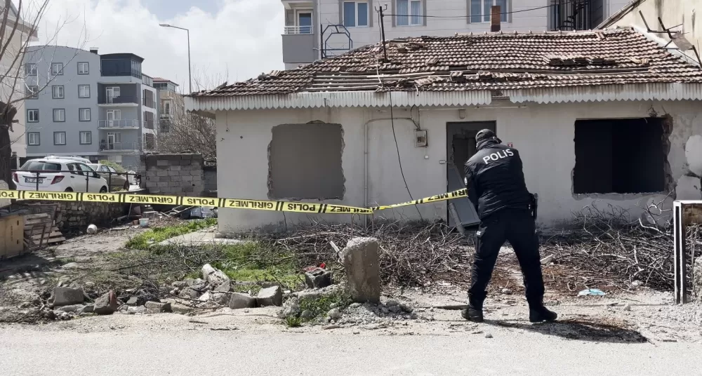 Burdur'da 5.7 büyüklüğündeki deprem tatbikatında gerçeği aratmayan görüntüler