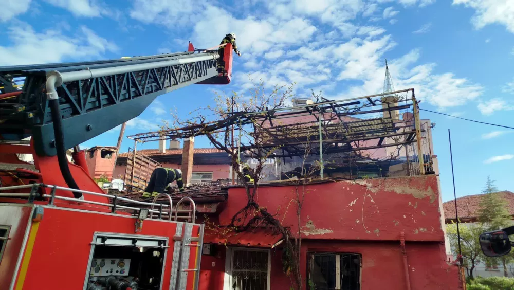 Burdur'daki O Evden Geriye Sadece Enkaz Kaldı