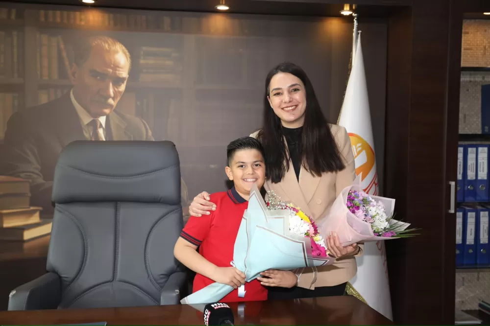 Bucak’ta 23 Nisan coşkusu Belediye Başkanlığı koltuğu çocuklarda