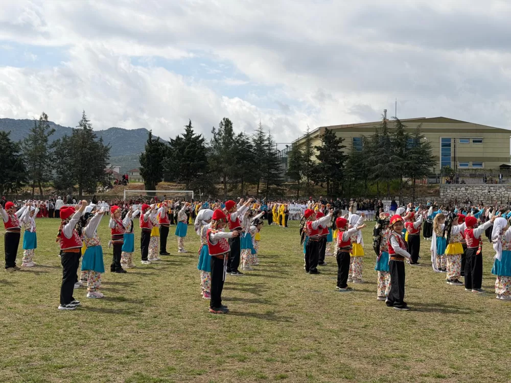 Bucak’ta 23 Nisan coşkusu 106. Yıl dolu dolu kutlandı