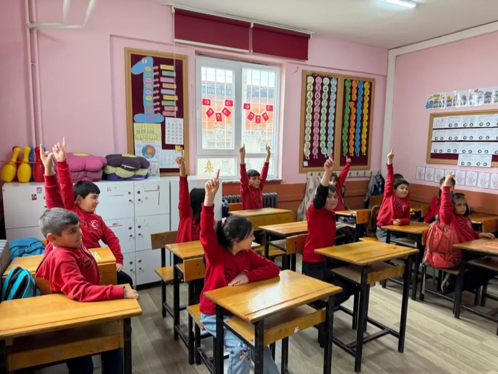 Kaymakam Kuruca Susuz ilk ve ortaokulunu ziyaret ederek öğrencilerle buluştu