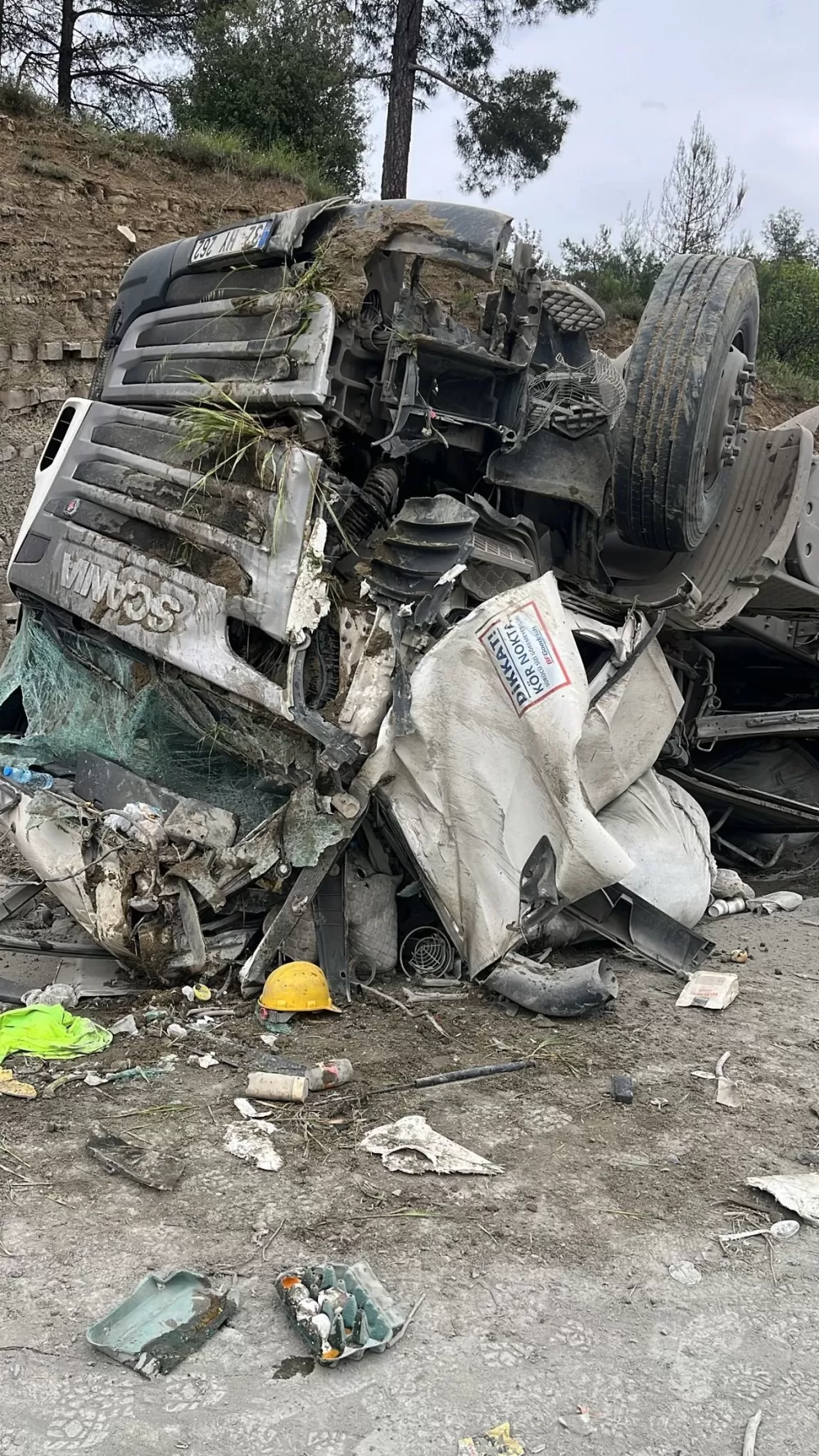 Isparta-Antalya Yolunda Tır Hurdaya Döndü