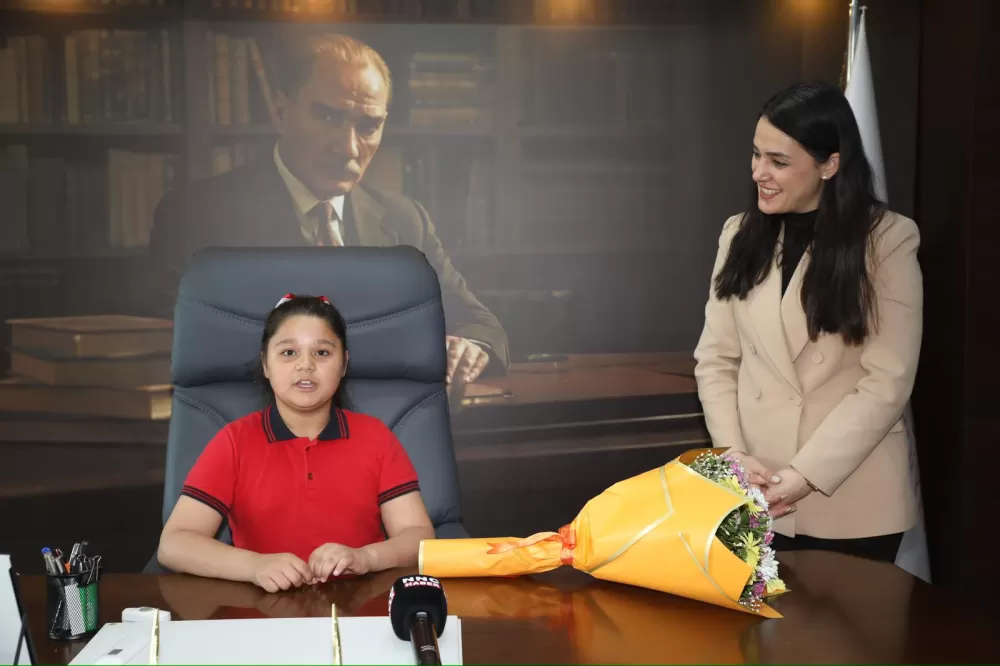 Bucak’ta 23 Nisan coşkusu Belediye Başkanlığı koltuğu çocuklarda