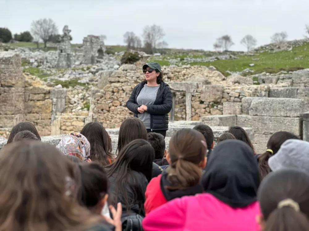 Bucaklı öğrenciler Kremna’da tarihe yolculuk yaptı
