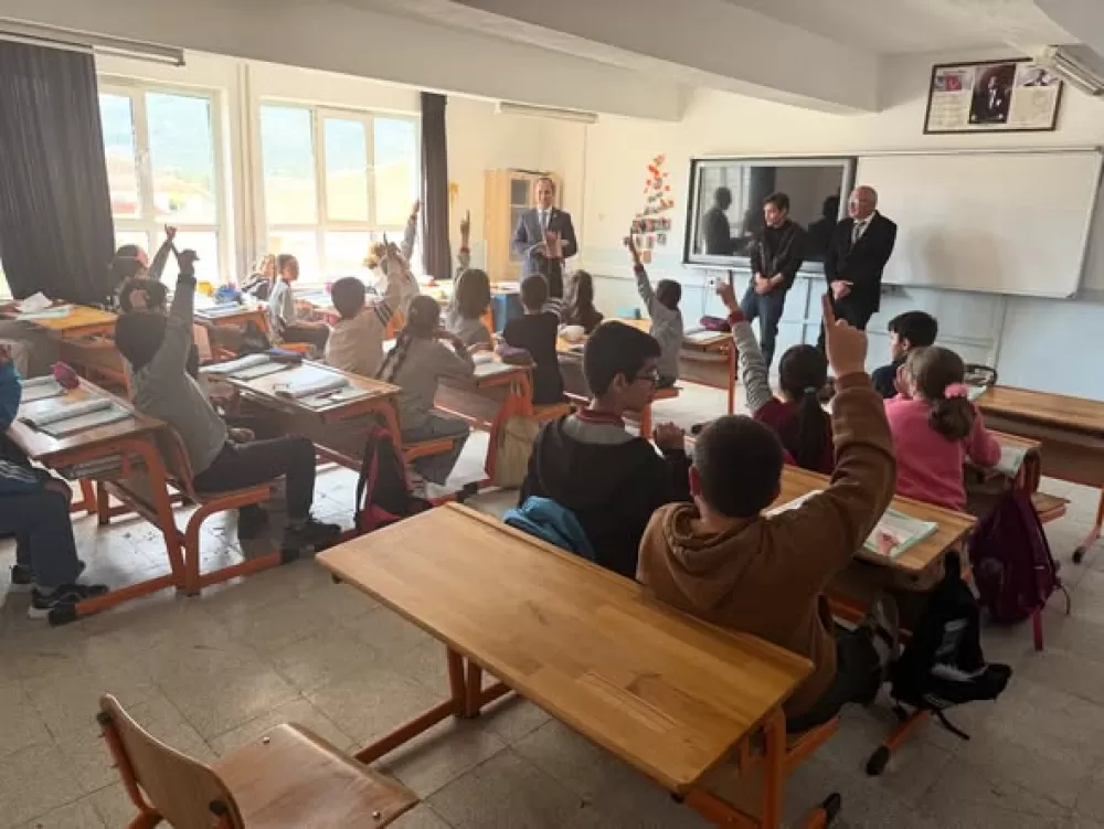Kaymakam Özgü Özen Bayır Şehit Halil Çelik ortaokulunu ziyaret etti