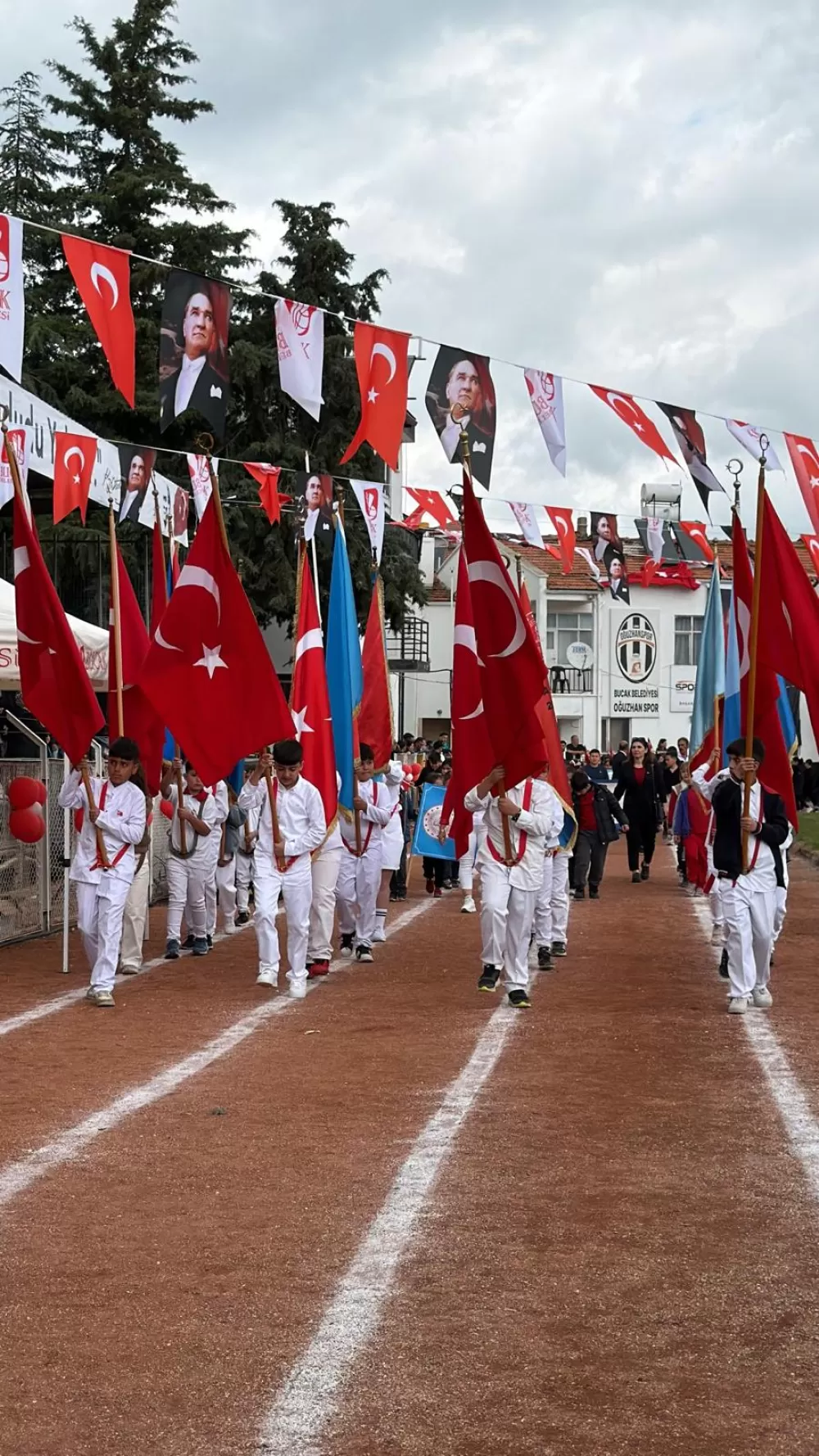 Bucak’ta 23 Nisan coşkusu 106. Yıl dolu dolu kutlandı