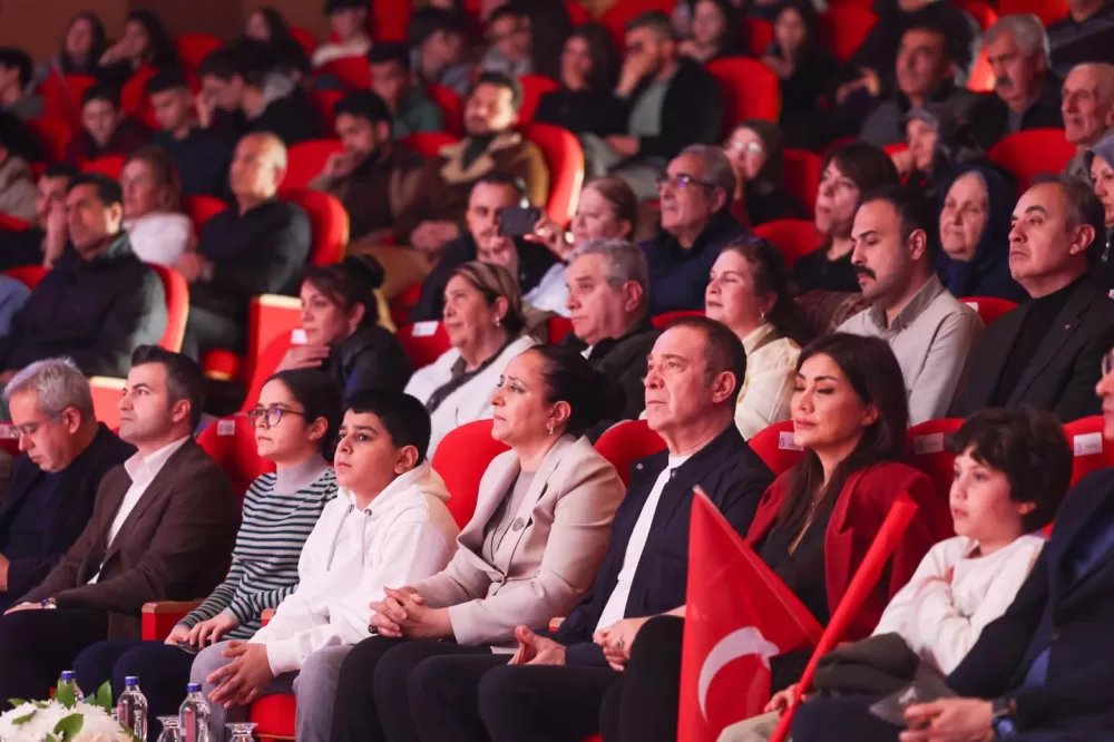Burdur'da kahramanlık türküleri konseri! Duygu dolu anlar yaşattı