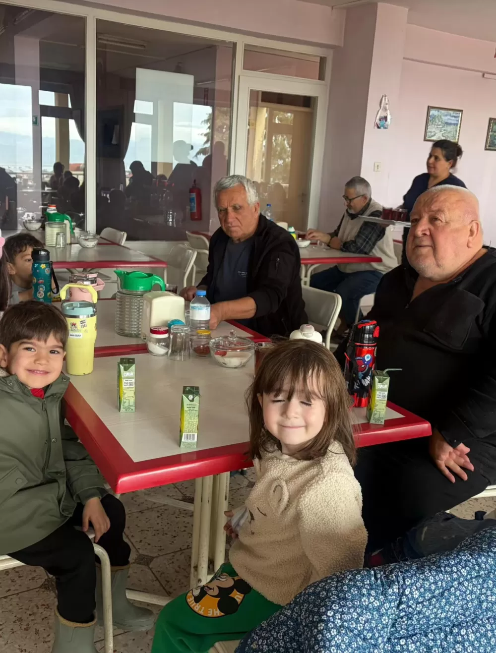 Bahçeşehir Koleji Anaokulu öğrencilerinden huzurevine anlamlı ziyaret