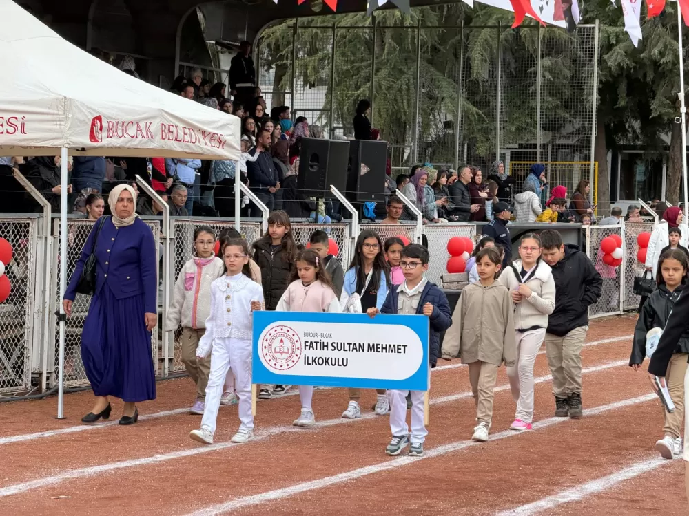 Bucak’ta 23 Nisan coşkusu 106. Yıl dolu dolu kutlandı