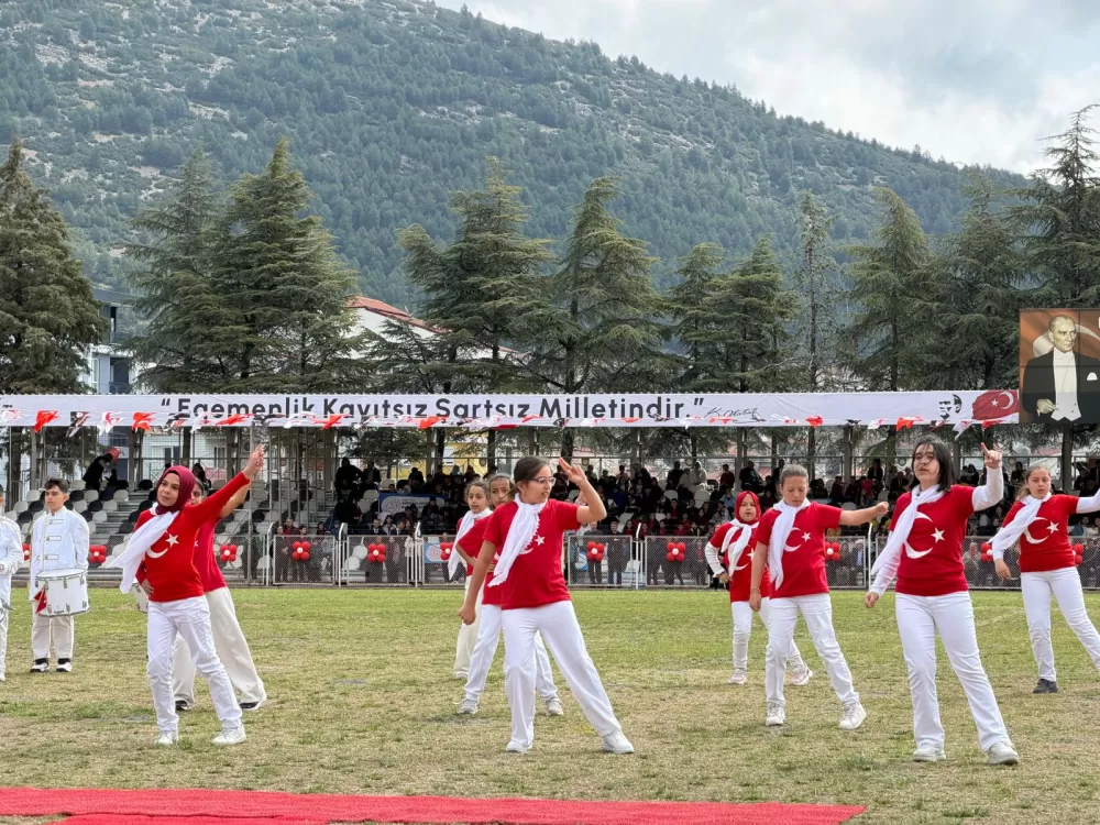 Bucak’ta 23 Nisan coşkusu 106. Yıl dolu dolu kutlandı