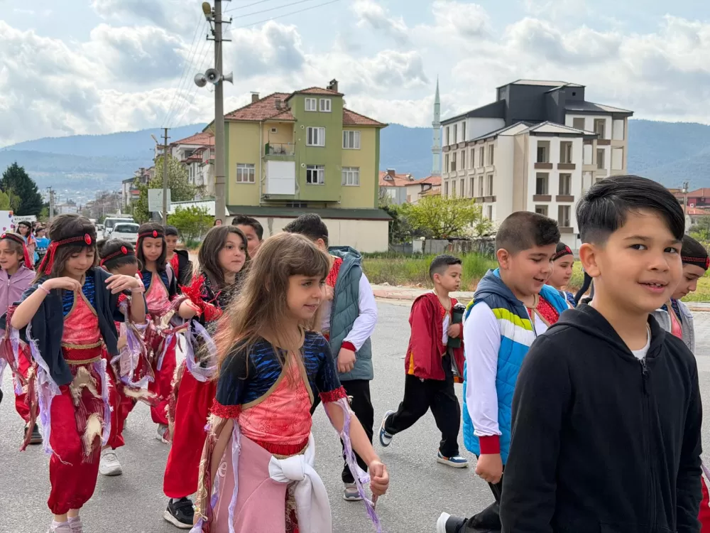 Bucak’ta 23 Nisan coşkusu 106. Yıl dolu dolu kutlandı