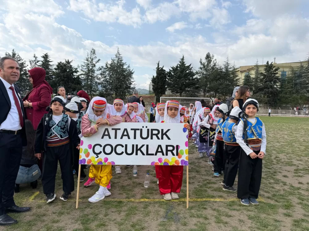 Bucak’ta 23 Nisan coşkusu 106. Yıl dolu dolu kutlandı
