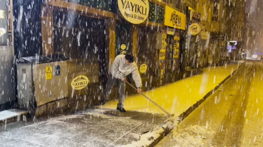 Kars Sarıkamış'ta Kar kalınlığı 15 santimetreyi aştı