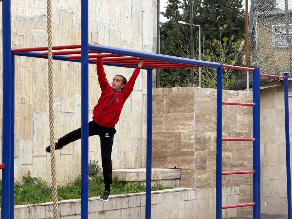 Bucak'ta 23 Nisan coşkusu Defne Şentürk Komutanlık koltuğuna oturdu