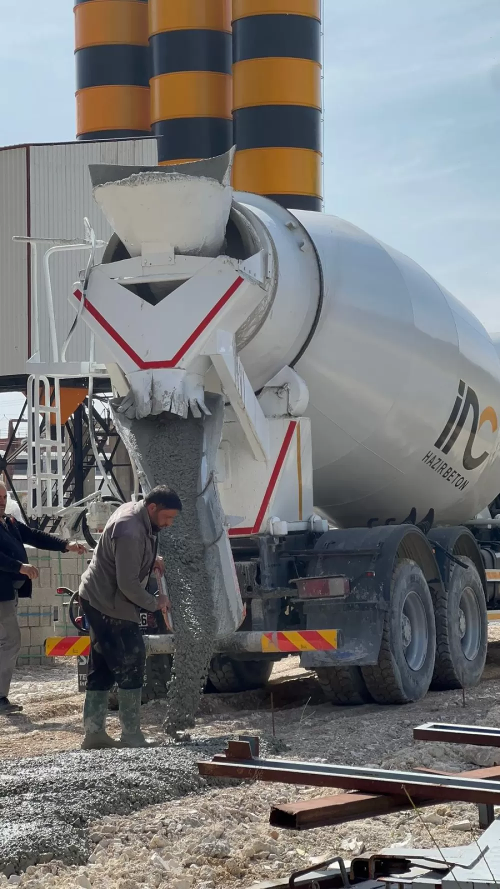 Bucak'ta İNC Hazır Beton organize sanayi bölgesinde hizmet girdi