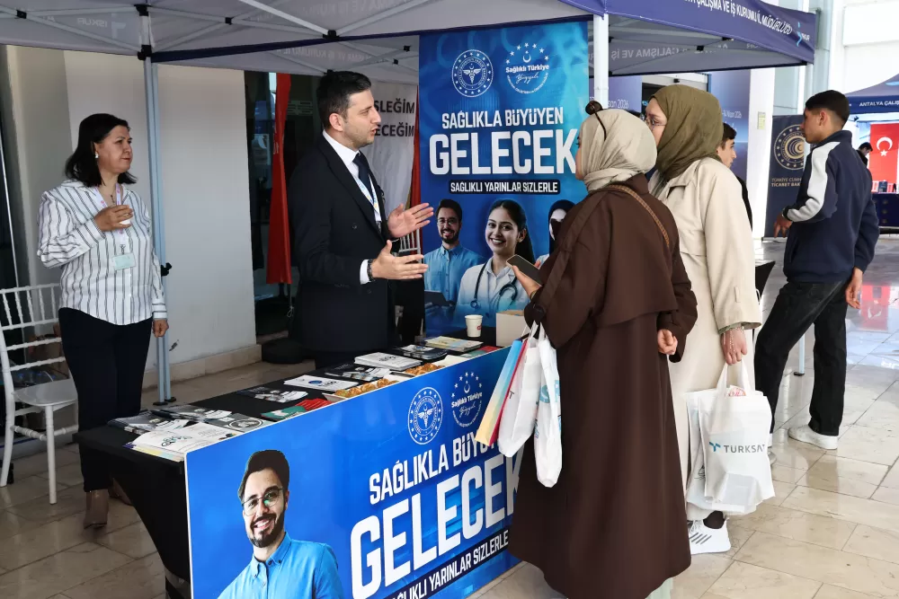 MAKÜ öğrencileri Antalya’da iş dünyasıyla buluştu