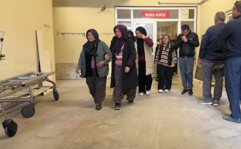 Bucak'ta 7 kişinin hayatını kaybettiği kazada aileler cenazelerini gözyaşlarıyla teslim aldı