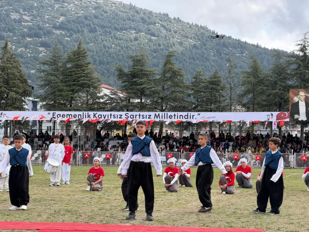 Bucak’ta 23 Nisan coşkusu 106. Yıl dolu dolu kutlandı