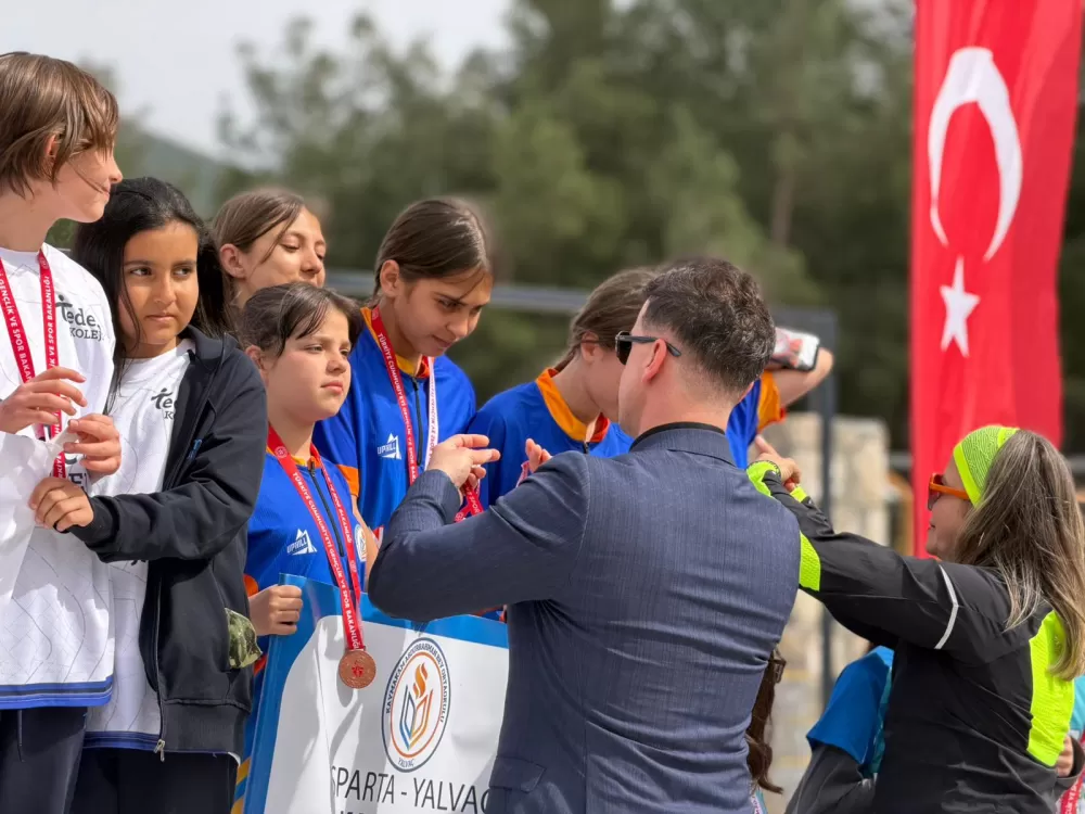 Bucak’ta oryantiring heyecanı 17 İlden 400 sporcu kıyasıya yarıştı