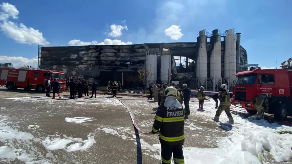 Ankara OSB’de Bucaklı hemşehrimizin boya fabrikasında yangın çıktı