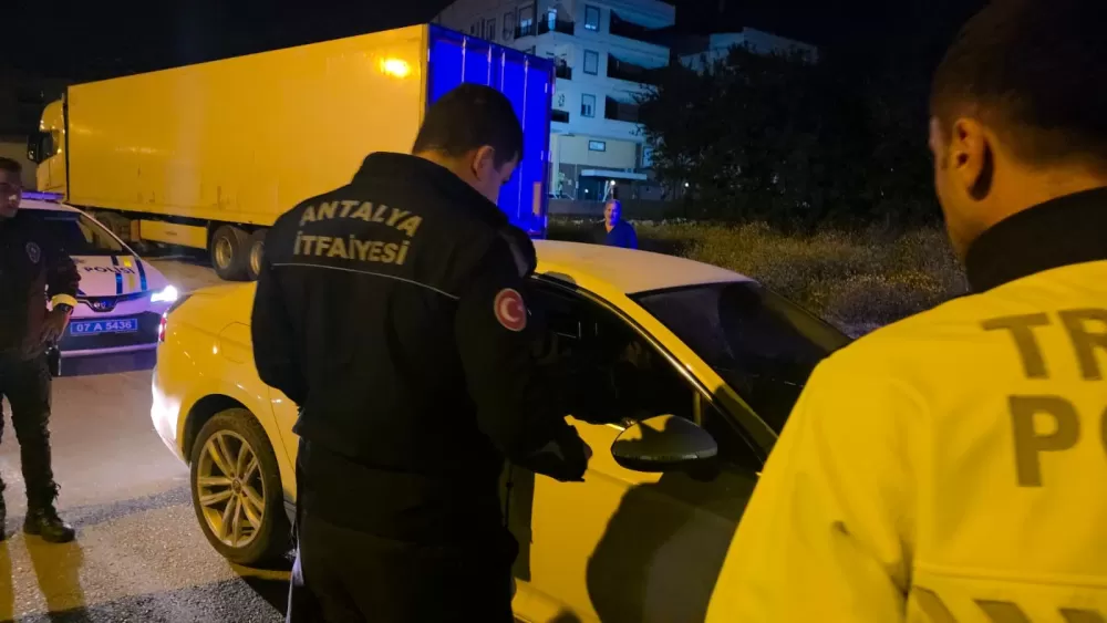 Antalya'da aracı beşik gibi salladılar